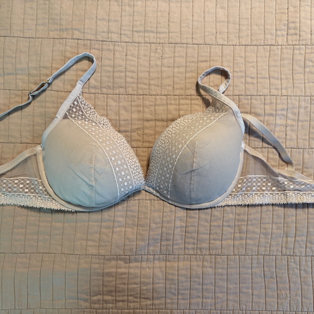 35 - FINAL OFFER! Victoria's Secret Nude Plunge Bra - Size 34DD